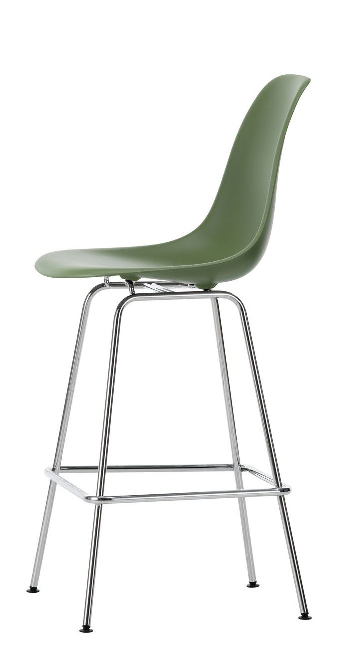 Vitra Eames Plastic Bar Stool in Olivgrün mit verchromtem Gestell, moderner Hocker für die Bar.