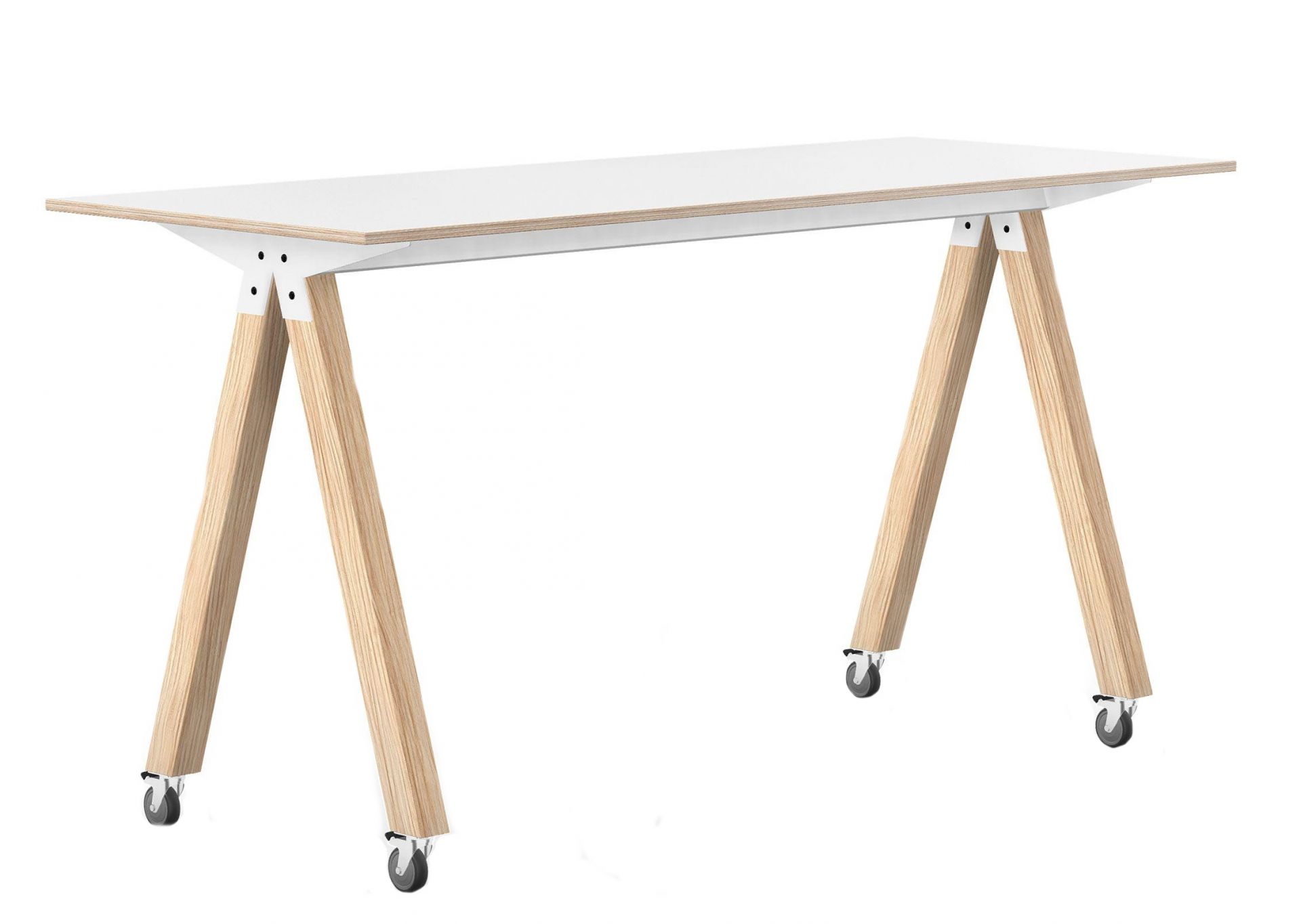 What if We Fly High Table XL von Interstuhl mit weißer Tischplatte und Holzgestell mit Rollen.