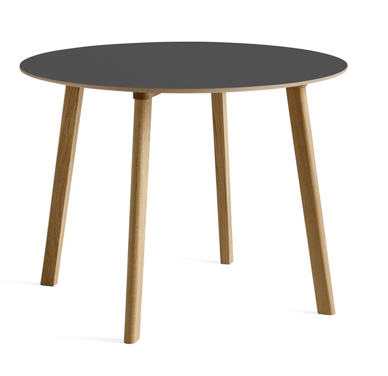 CPH DEUX 220 Tisch von Hay mit grauer Tischplatte und hellen Holzbeinen. Runder Tisch.