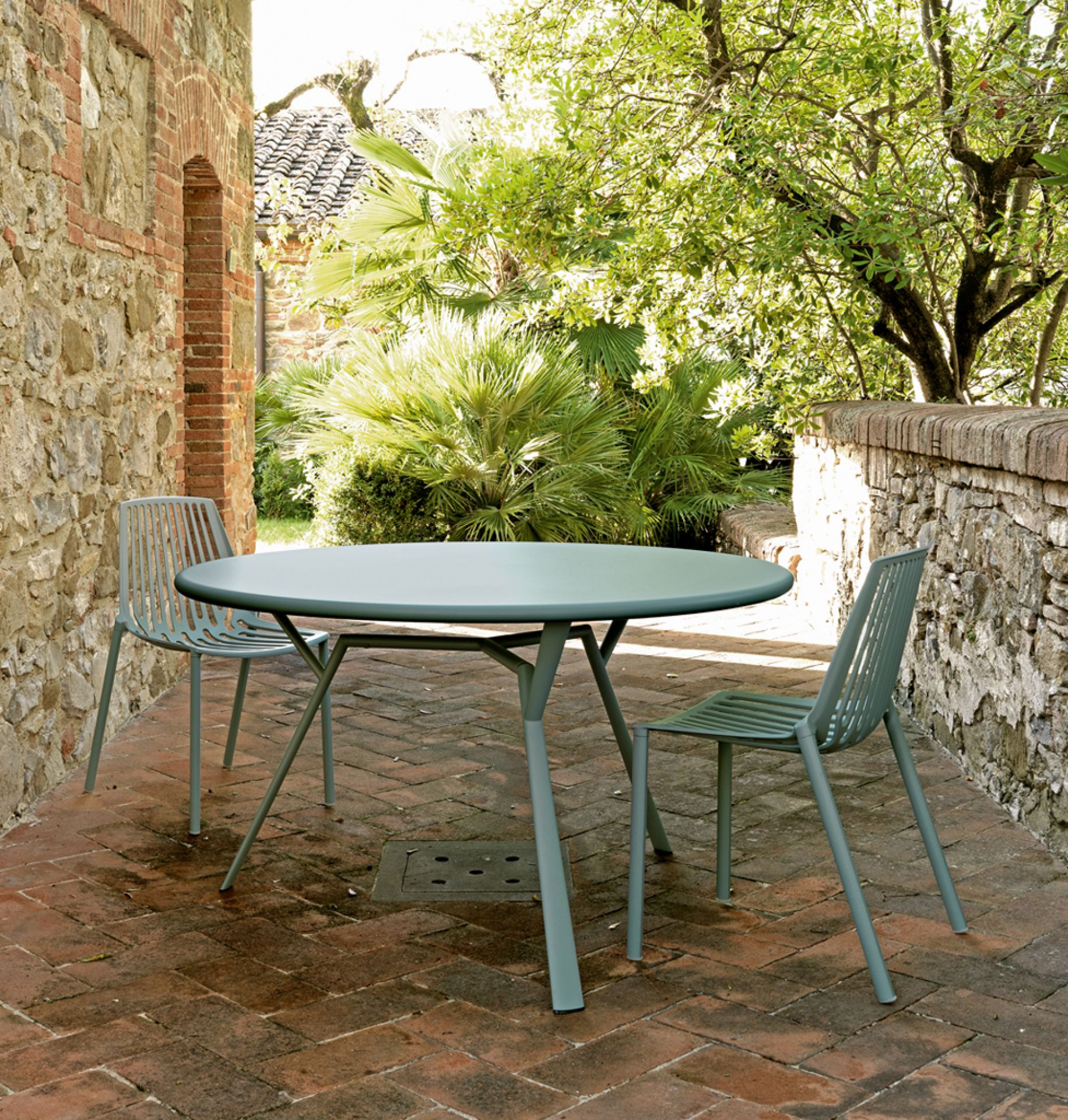 Rion Outdoor Stuhl und Tisch Set in Grün, Gartenmöbel für Terrasse und Balkon.