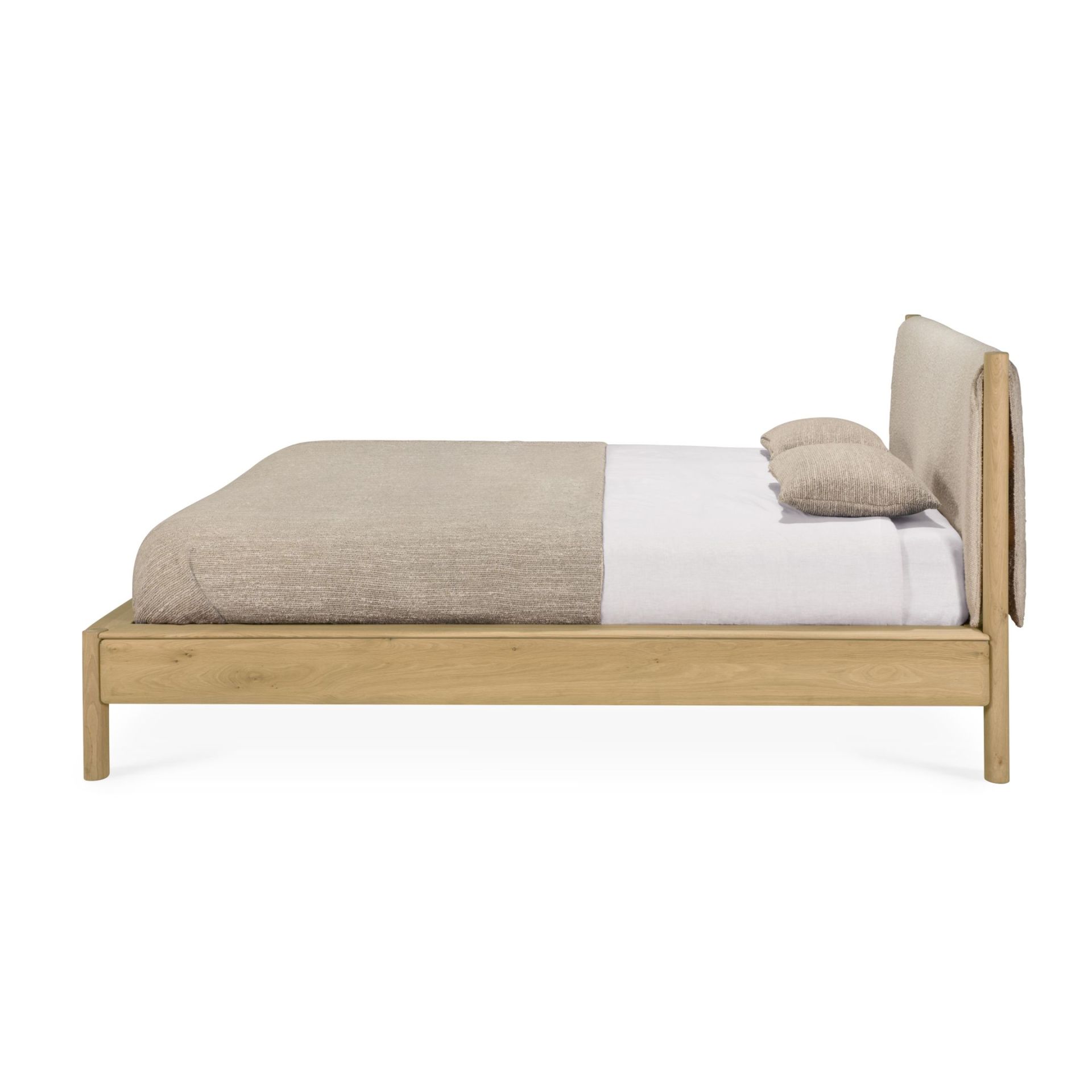PI-bed met hoofdeinde + bekleding van Ethnicraft