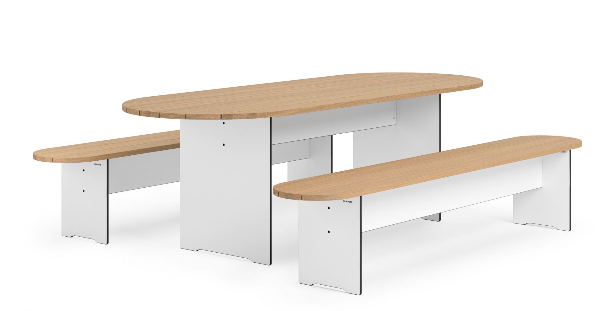 Riva Vario Round Bank XL von Conmoto: Moderne Outdoor Sitzgruppe mit Holztisch und Bänken.