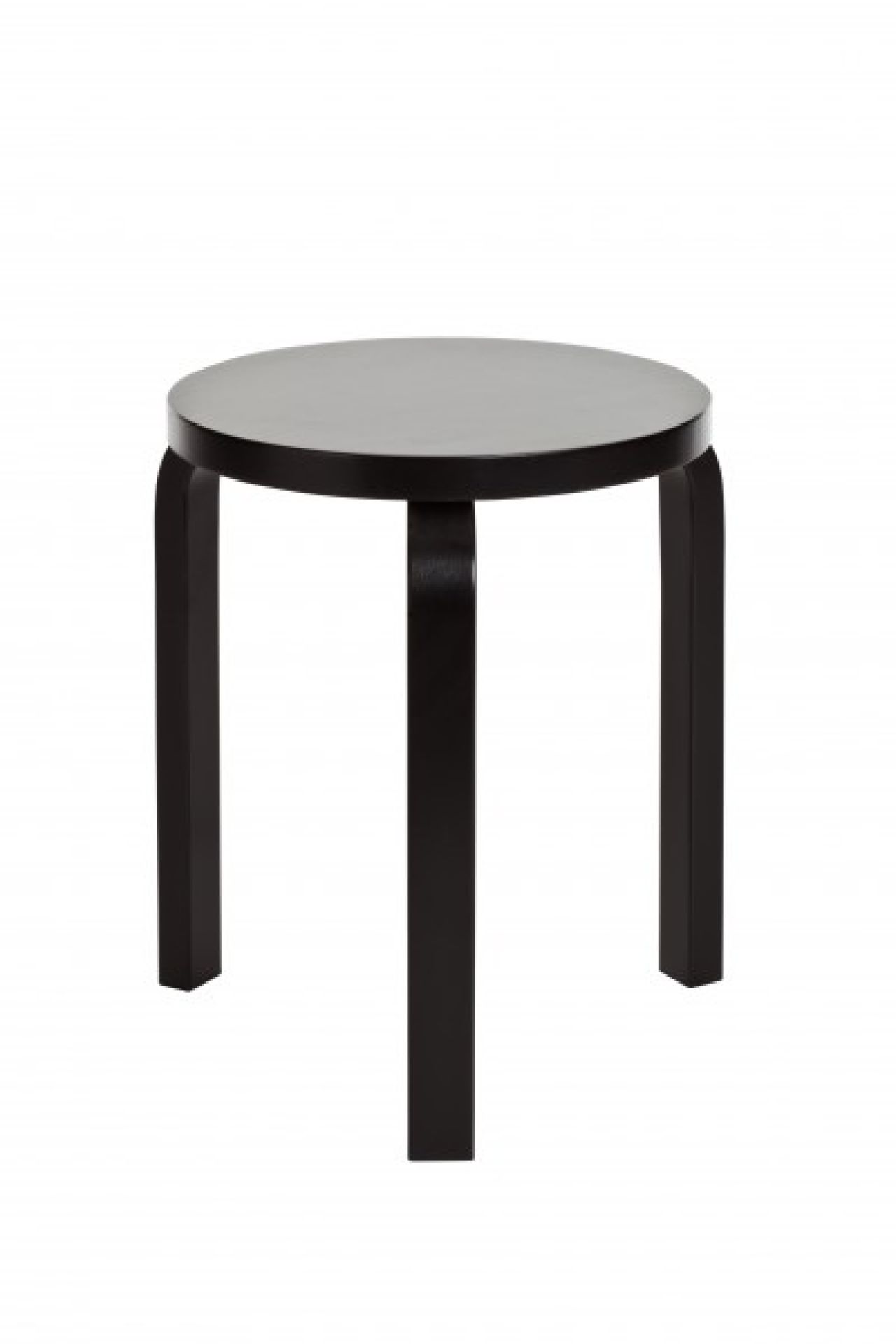 Schwarzer Artek Hocker 60 mit runder Sitzfläche und drei Beinen, skandinavisches Design für Wohnzimmer und Küche.
