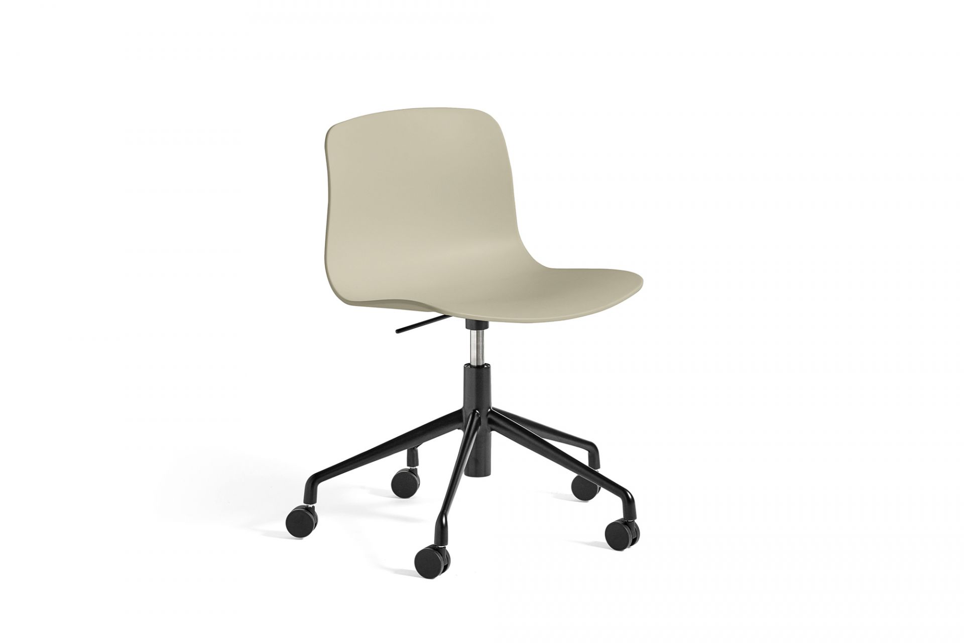 Beiger Hay About a Chair AAC 50 Drehstuhl mit schwarzem Fußkreuz und Rollen.