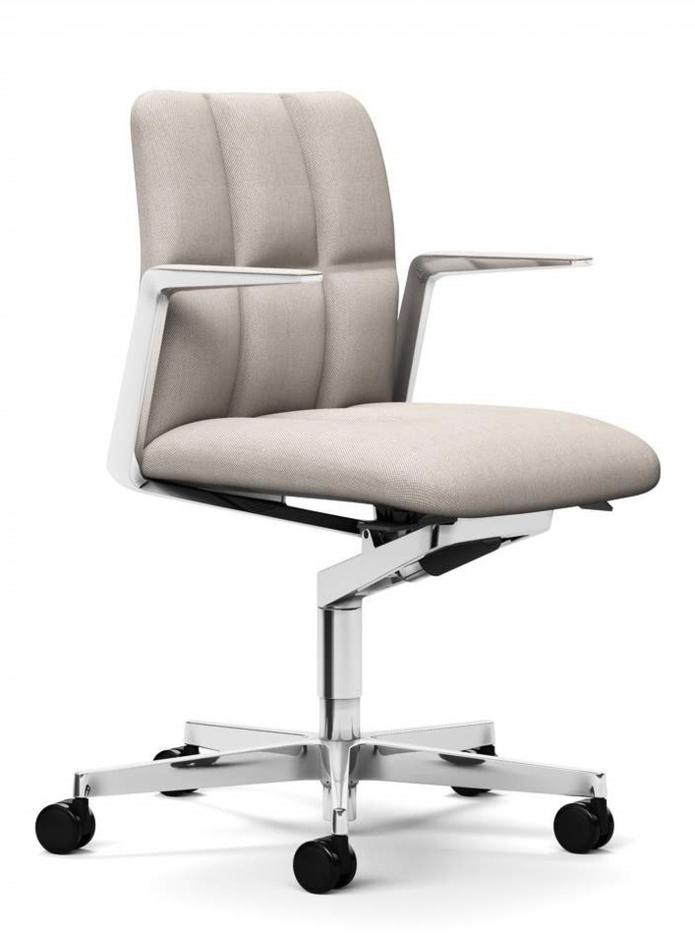 Beiger Leadchair Management Drehstuhl von Walter Knoll mit Armlehnen und Rollen vor weißem Hintergrund.