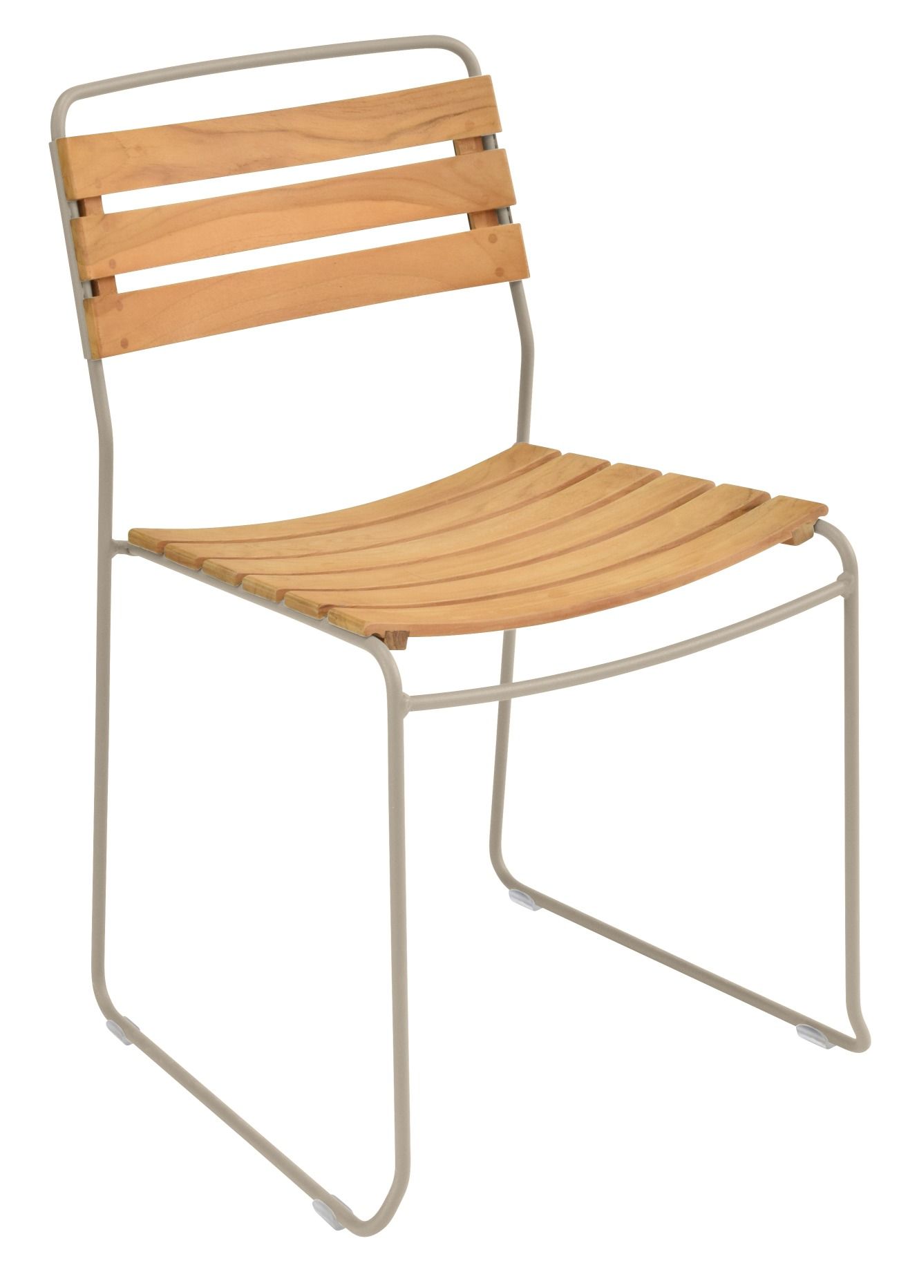 Surprising Teak Chair von Fermob: Outdoor Stuhl mit Teakholz-Sitzfläche und beigem Metallgestell.
