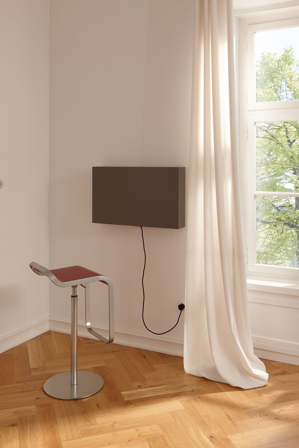 Flatbox Sekretär von Müller Möbelwerkstätten, platzsparender Wandsekretär in Grau mit Hocker, modernes Homeoffice-Möbel für kleine Räume.