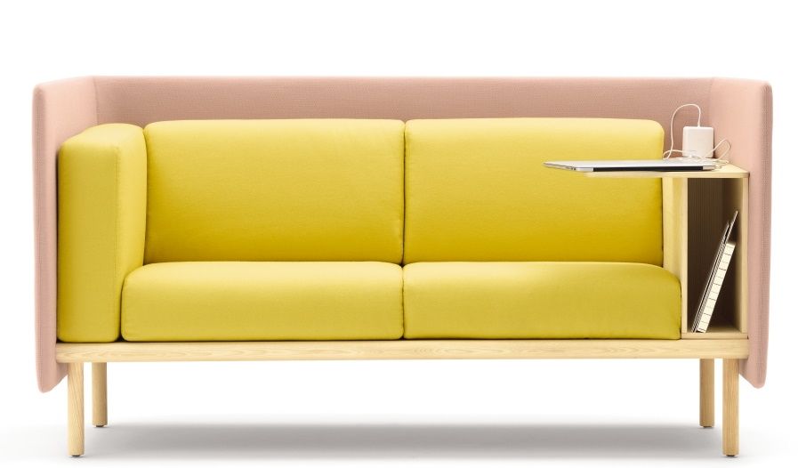 Gelbes Floater 2-Sitzer Sofa von Cor mit Ablagefläche und hellrosa Stoff an der Rückwand.
