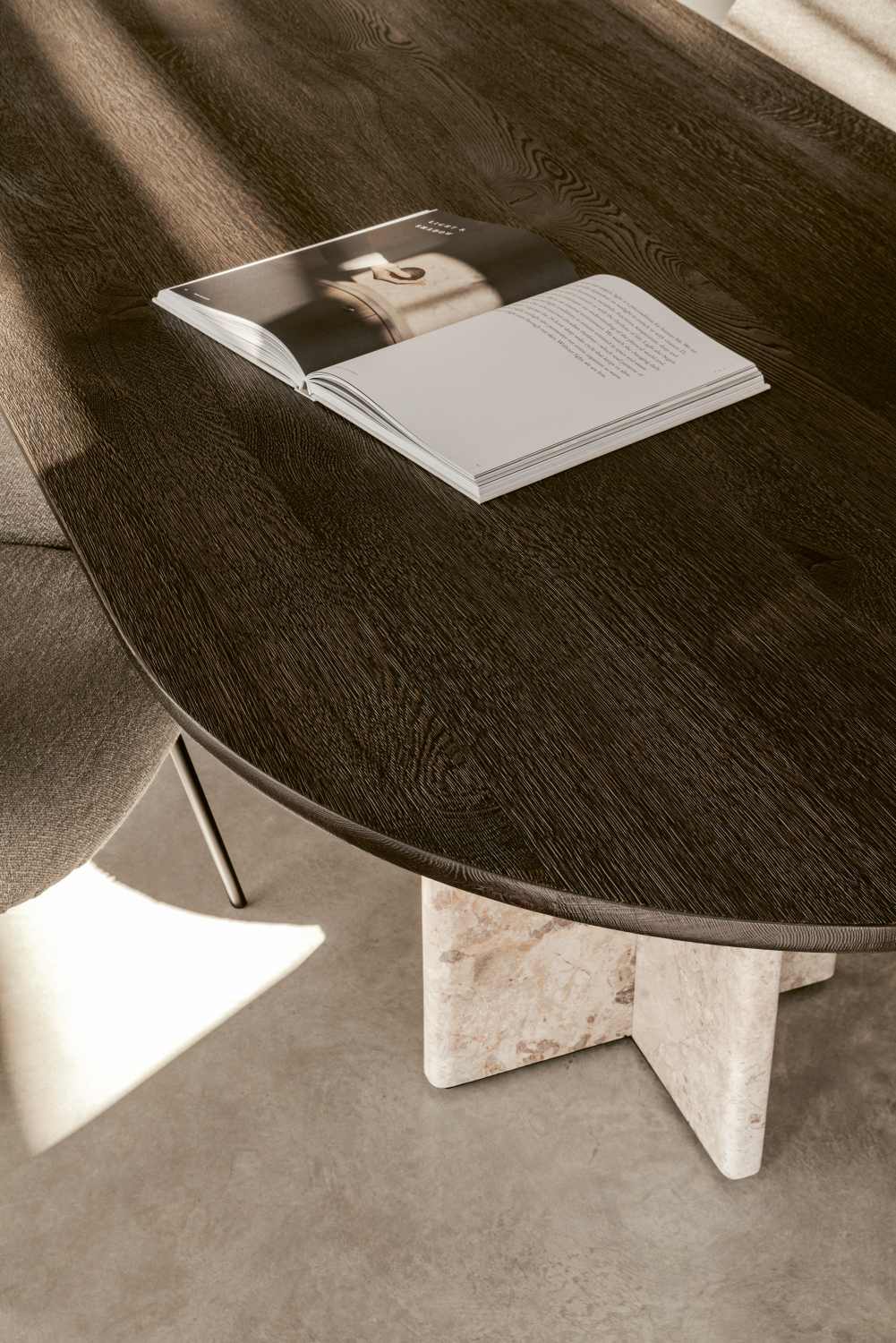 BC17 T-Rox ovale eettafel Janua 