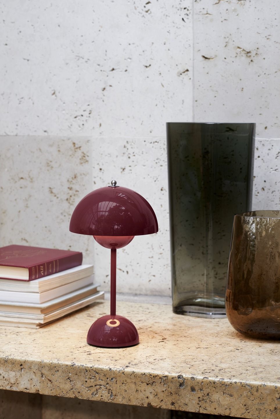Flowerpot VP9 draagbare acculamp / tafellamp met USB AndTradition donkere pruim