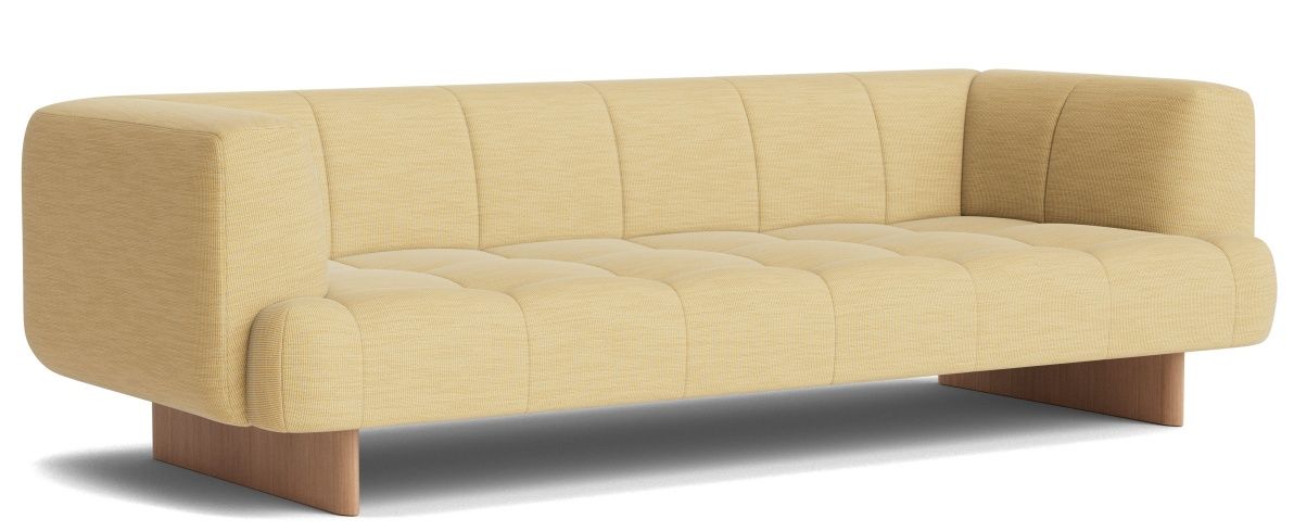 Quilton Sofa von Hay, hellgelbes 3-Sitzer Sofa mit gesteppter Sitzfläche und Rückenlehne auf Holzfüßen.