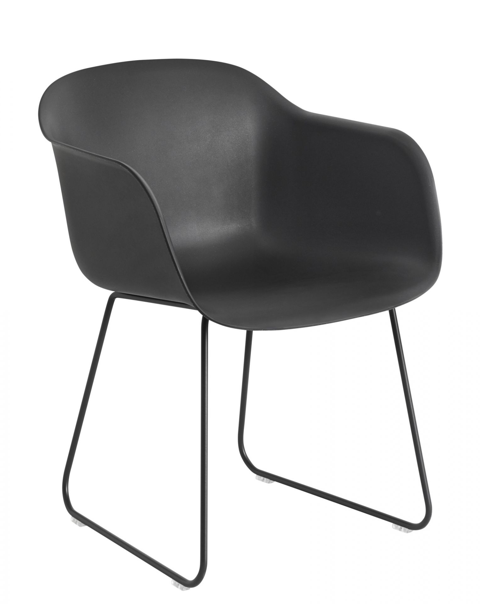 Schwarzer Fiber Armchair von Muuto mit Kufengestell und Armlehnen, moderner Design Stuhl für Esszimmer und Büro.