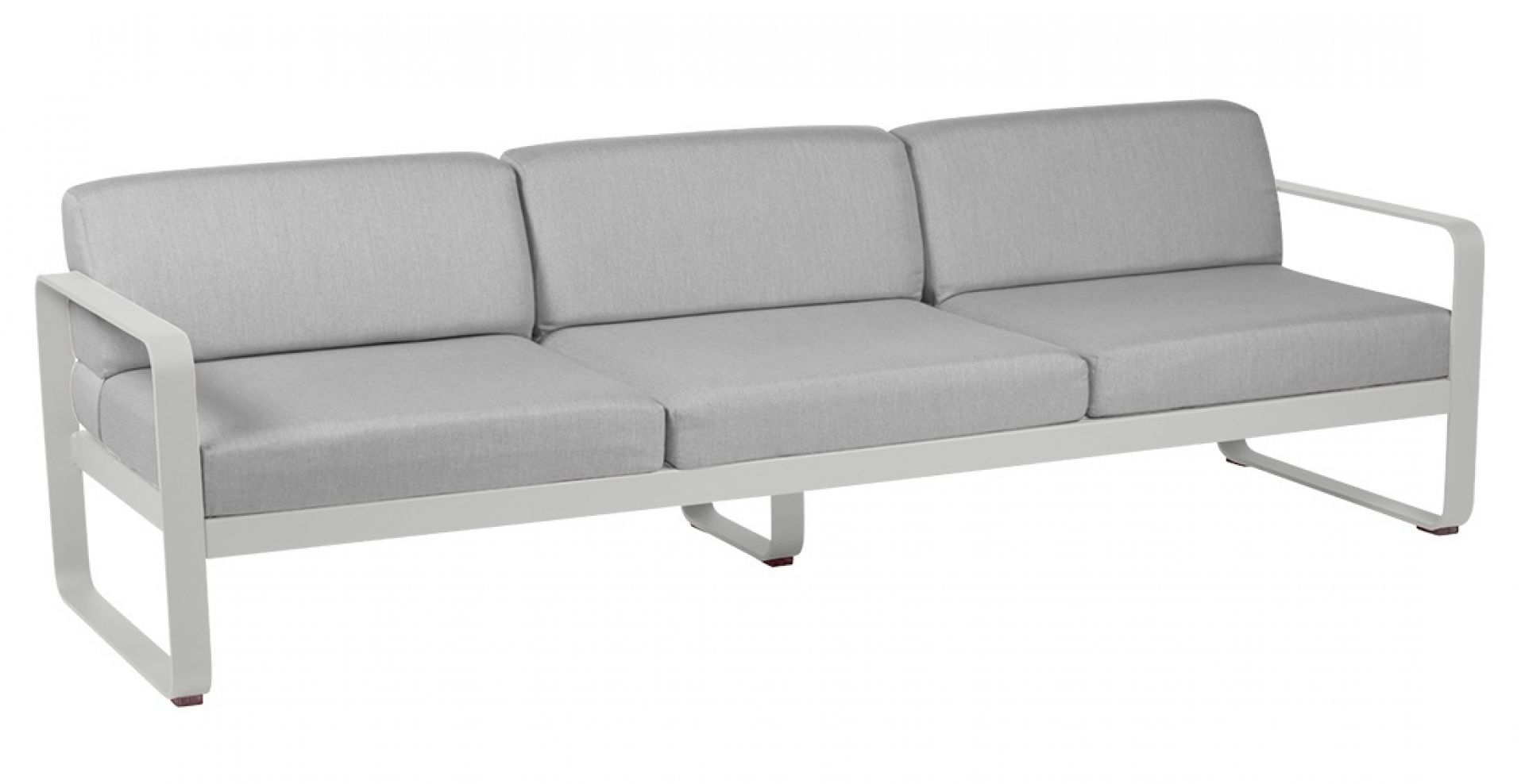 Bellevie 3-Sitzer Outdoor Sofa von Fermob in Hellgrau. Gartenmöbel für Terrasse und Balkon.