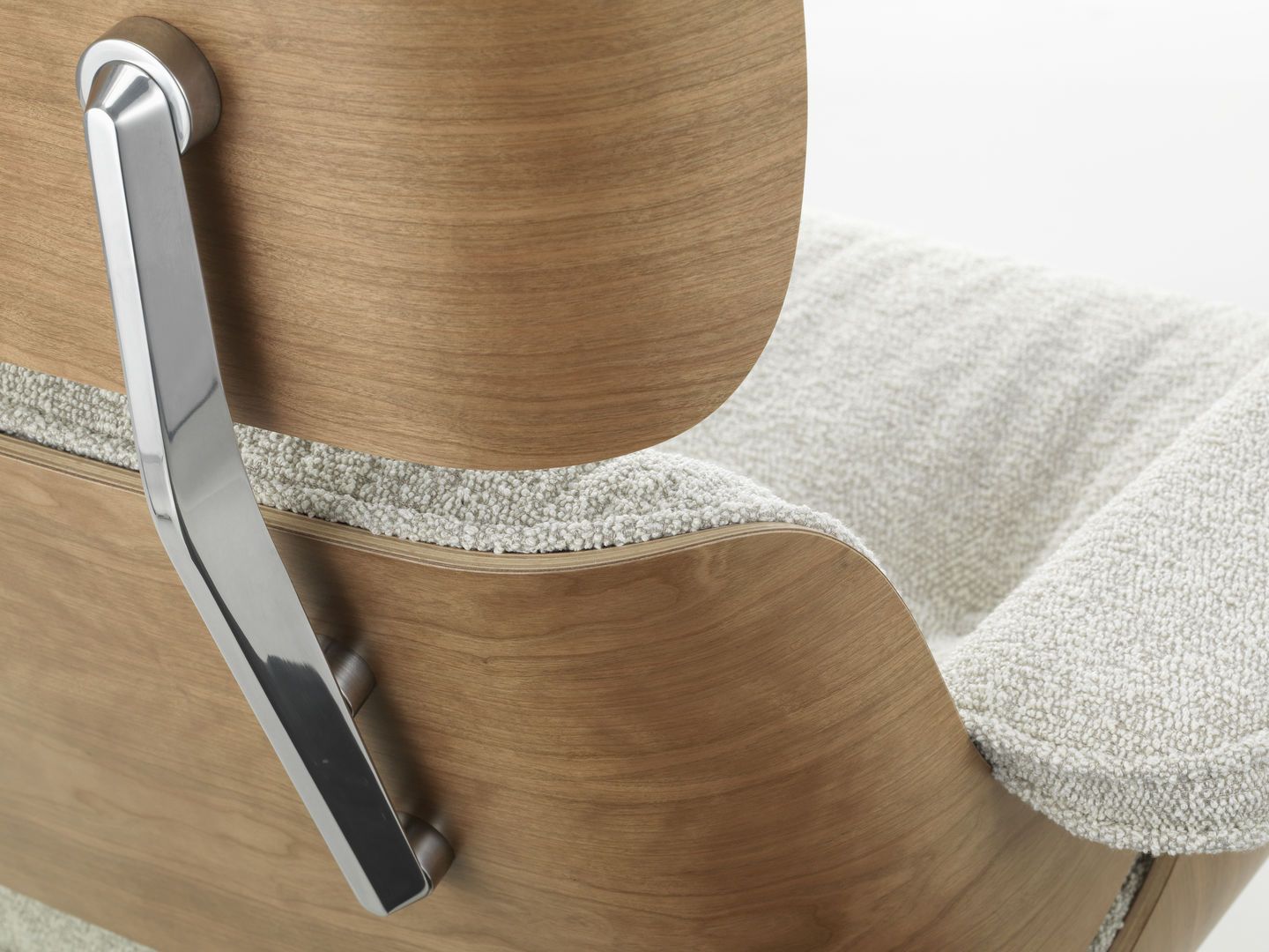 Eames Lounge Chair & Ottoman fauteuil VOORKEURSCOMBINATIE Nubia, cream sand, gepolijst, kersenhout