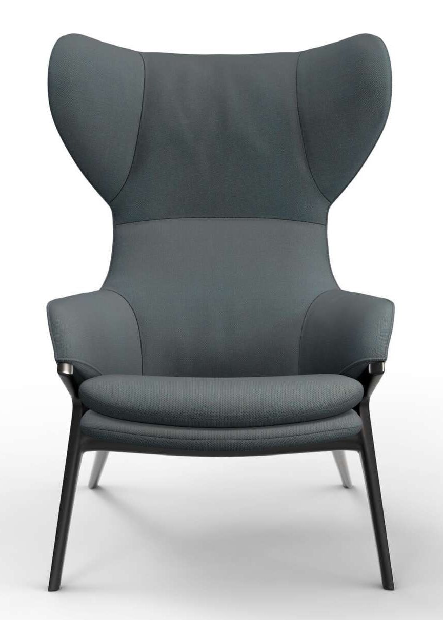 Grauer 395 P22 Sessel von Cassina mit hoher Rückenlehne und dunklen Holzbeinen, Frontansicht.