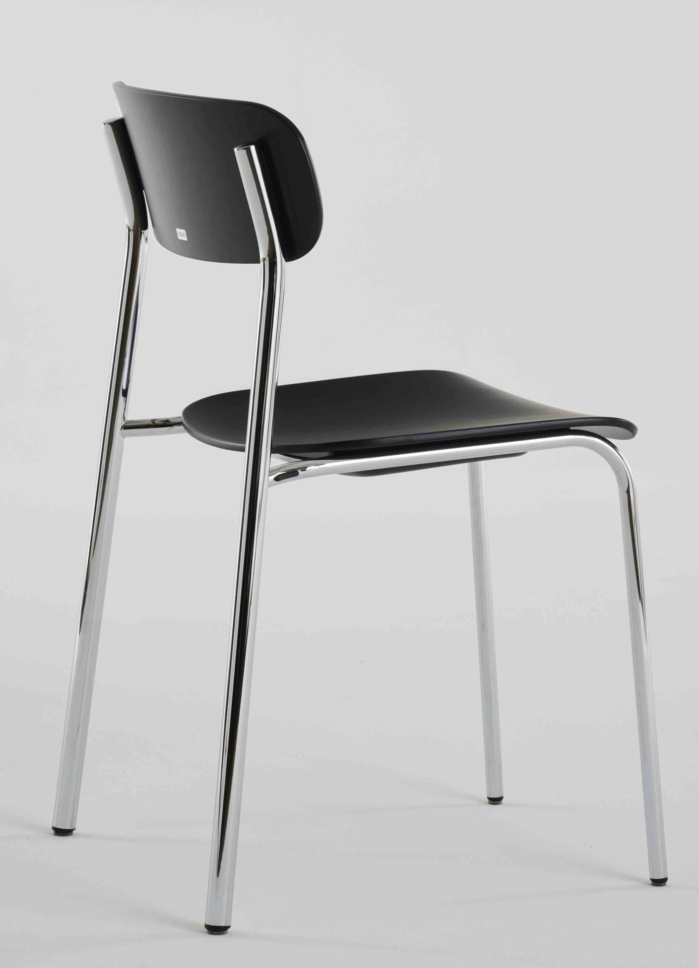 S 243 Stahlrohrstuhl von Thonet, olivgrün, Einzelstück, modernes Design mit verchromtem Stahlrohrgestell und ergonomischer Sitzfläche.