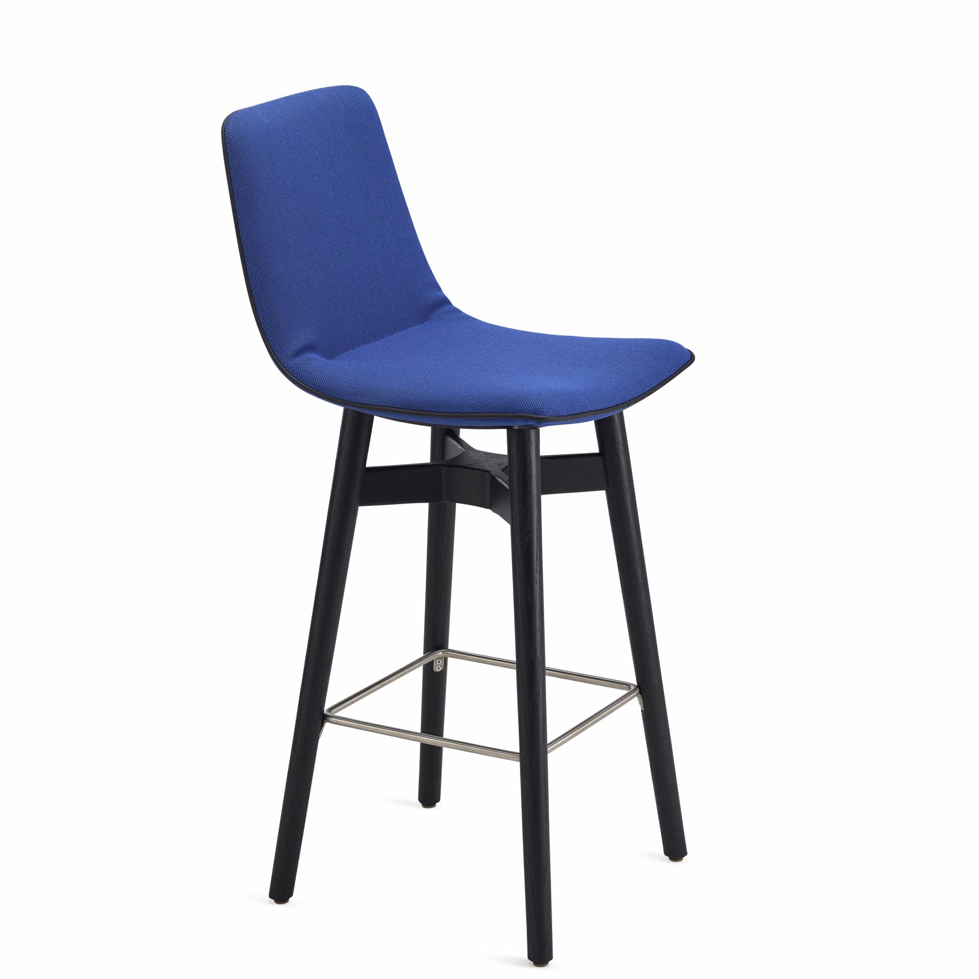Blauer Amelie Thekenhocker von Freifrau Manufaktur mit hoher Rückenlehne und schwarzem Holzgestell. Barhocker für Küche und Bar.
