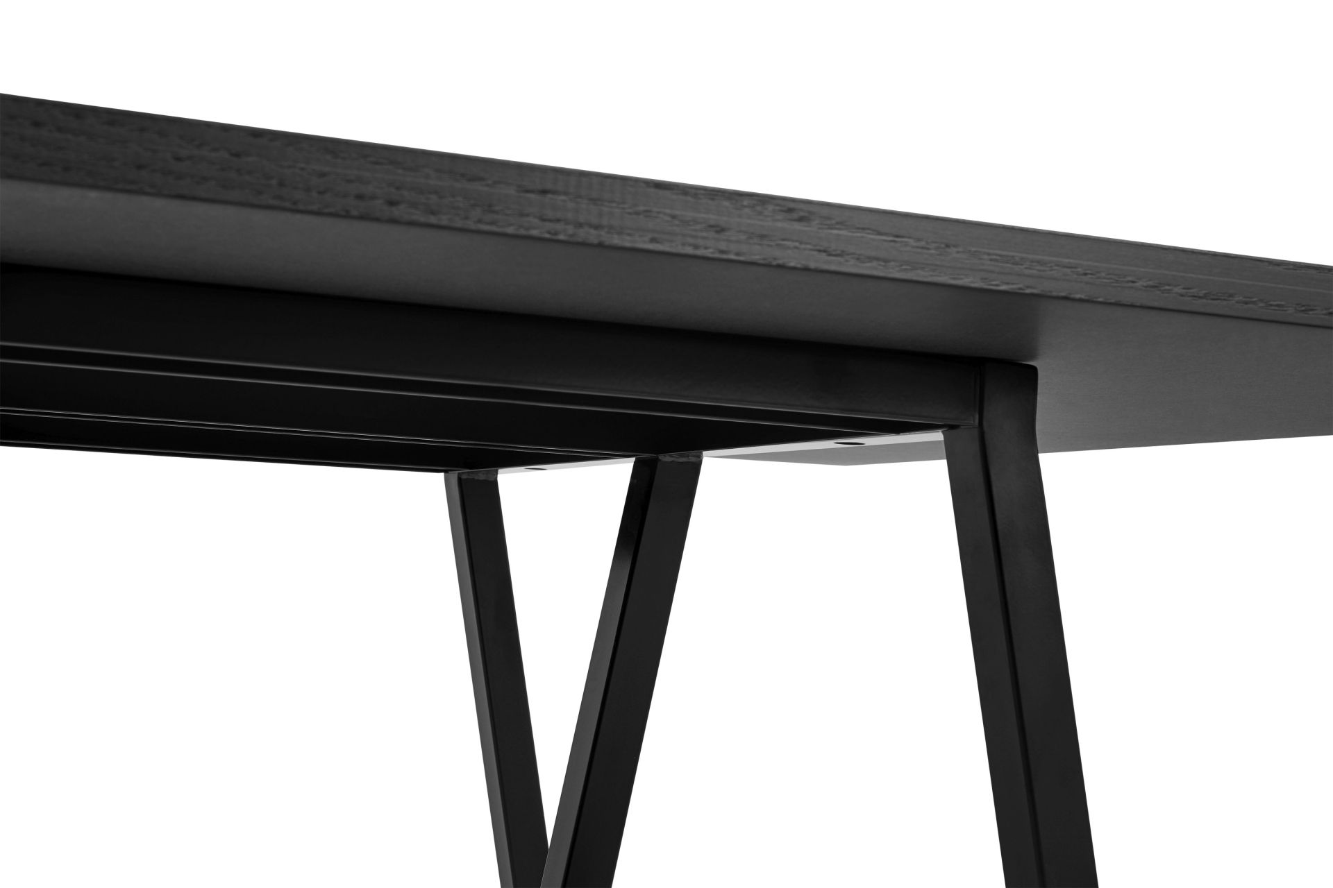 Detailaufnahme des schwarzen Hay Loop Stand High Table: Esstisch mit minimalistischem Design und Stahlgestell.