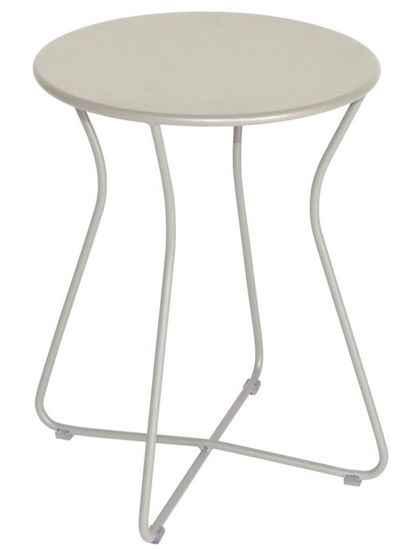 Cocotte Hocker von Fermob für den Außenbereich, hellgrau, mit rundem Sitz und filigranem Metallgestell.