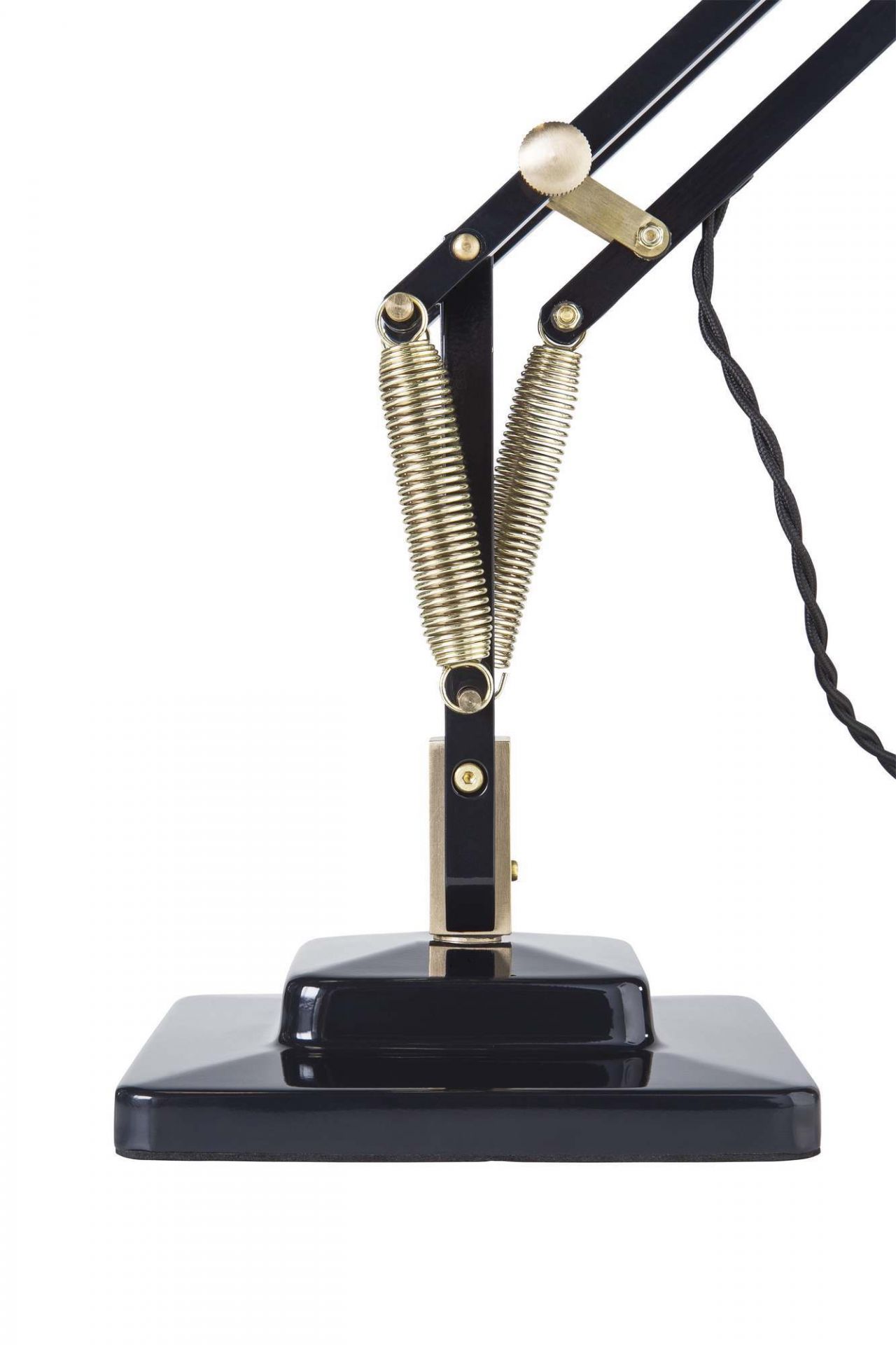 Detailaufnahme der Anglepoise Original 1227 Brass Tischleuchte mit schwarzem Gestell und goldenen Federn.
