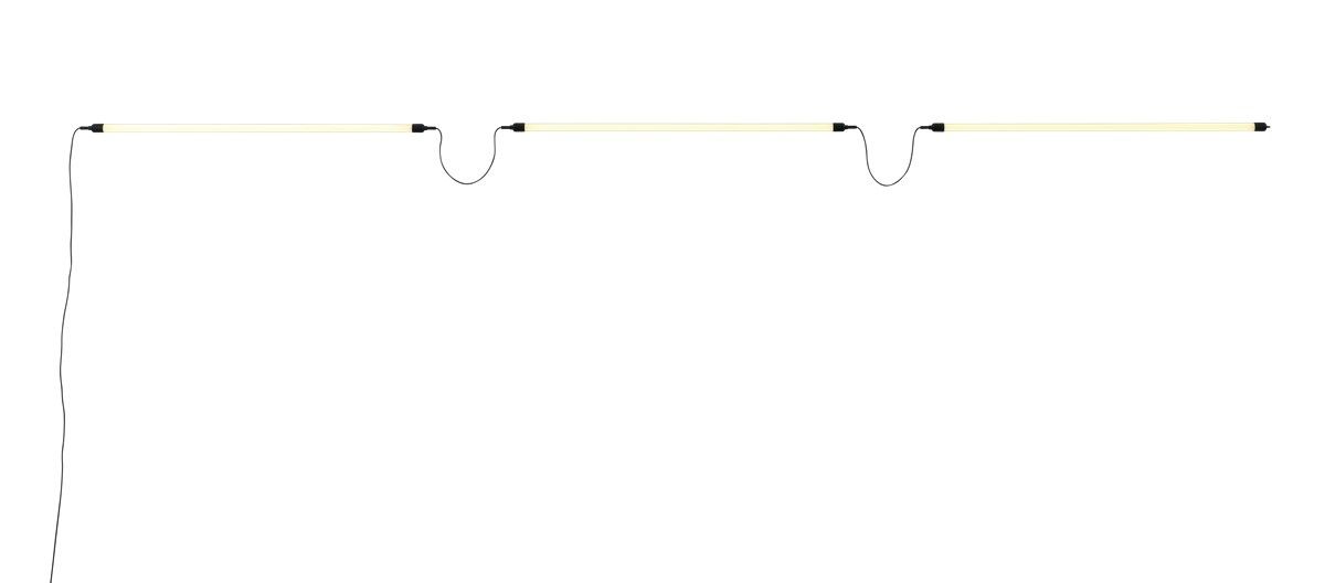 Muuto Fine Wall Ceiling Lampe: Dünne, modulare LED-Wandleuchte mit Kabel auf weißem Hintergrund.