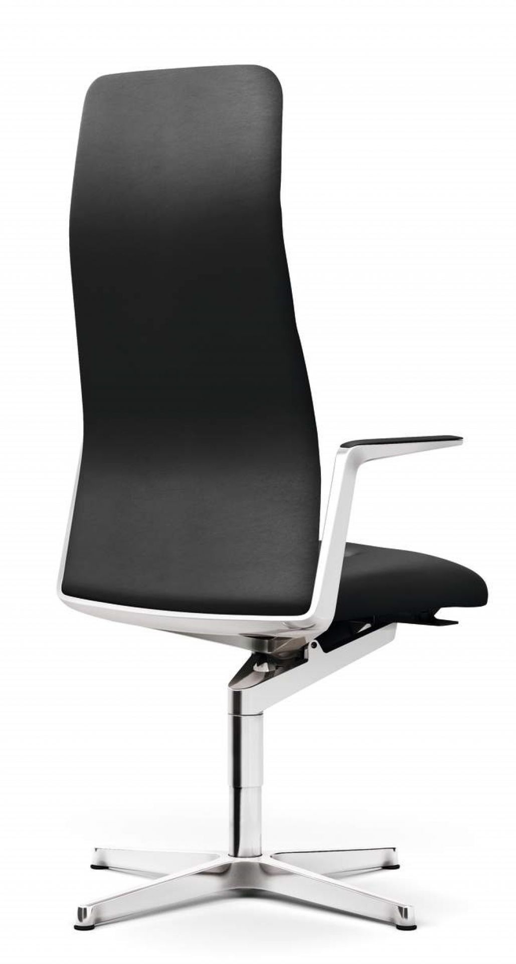 Walter Knoll Leadchair Bürostuhl in Schwarz mit hoher Rückenlehne und verchromtem Fußkreuz.