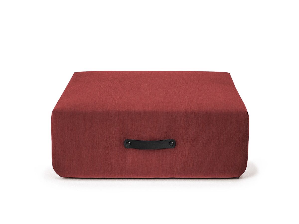 Roter Conmoto Miami Outdoor Hocker mit Tragegriff, ideal für Garten und Terrasse.