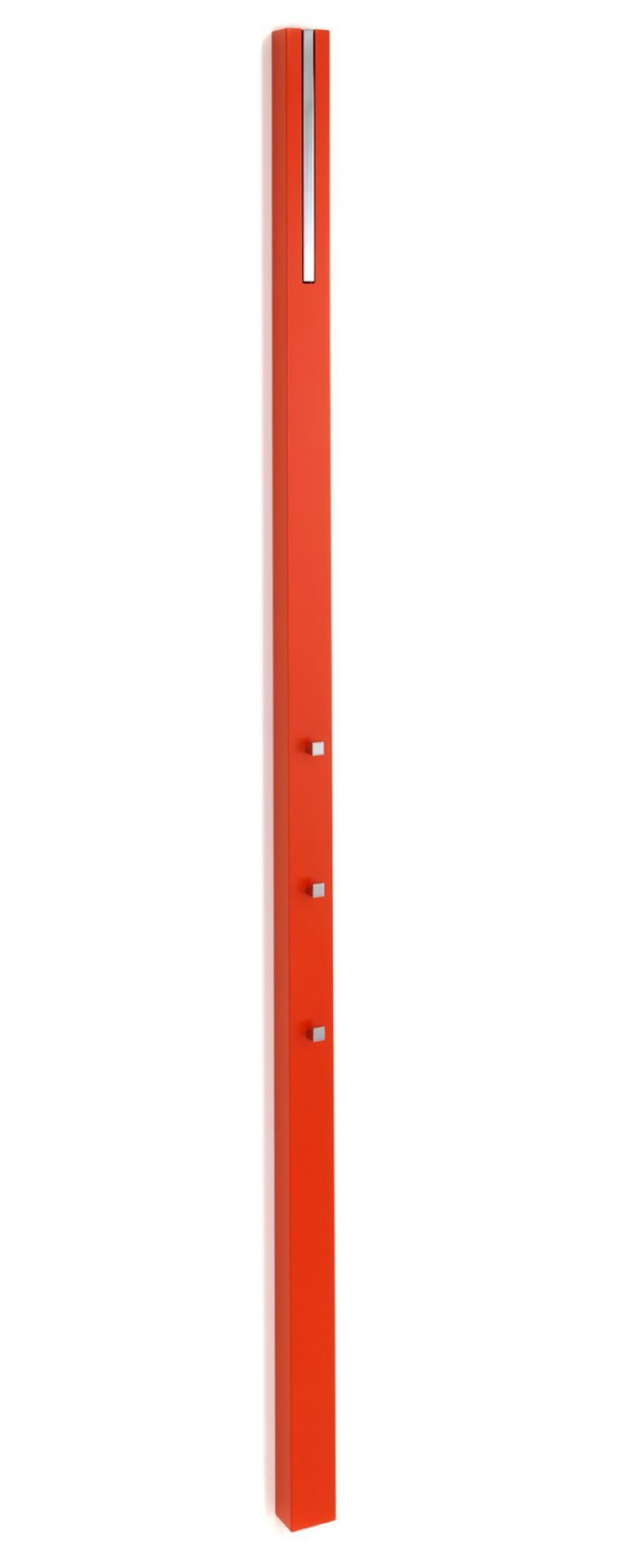 Rote Schönbuch Line Garderobe mit Haken und Hutablage für Flur und Eingangsbereich.