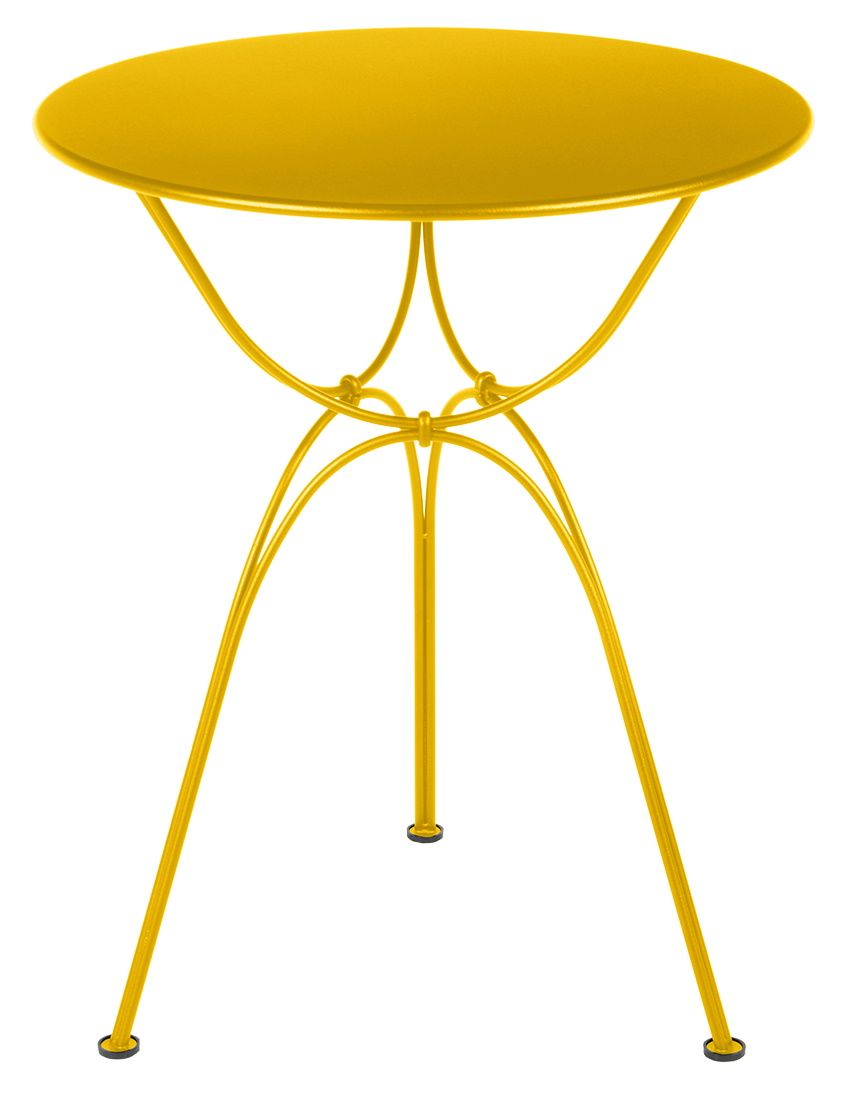 Gelber Airloop Tisch von Fermob, runder Outdoor-Tisch mit filigranem Metallgestell für Garten, Terrasse und Balkon.
