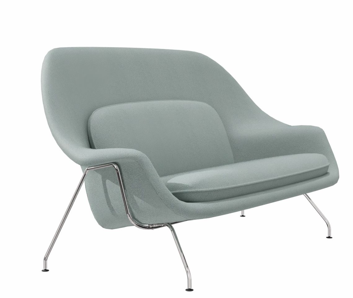 Helles Womb Sette Sofa von Knoll International mit verchromten Beinen und weicher Polsterung.