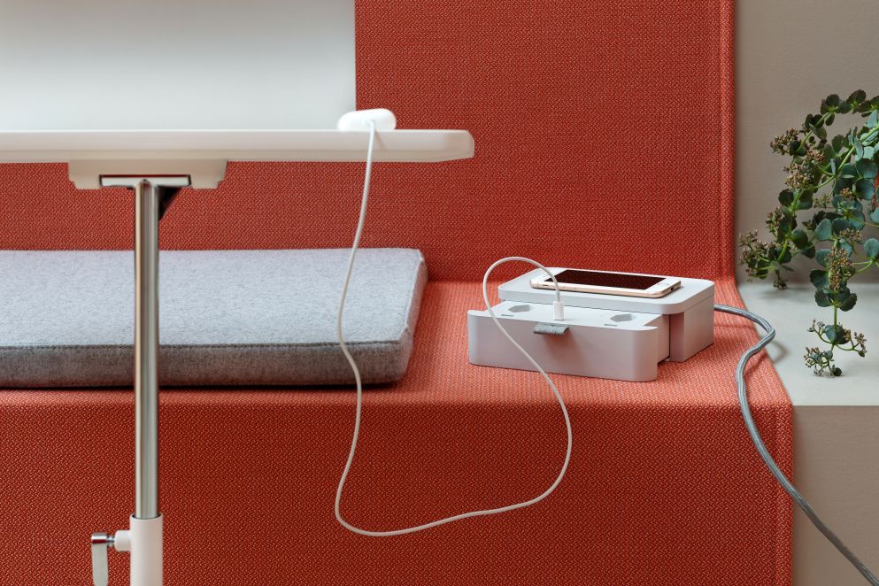 Ampi draadloze oplader en stekkerdoos van Vitra
