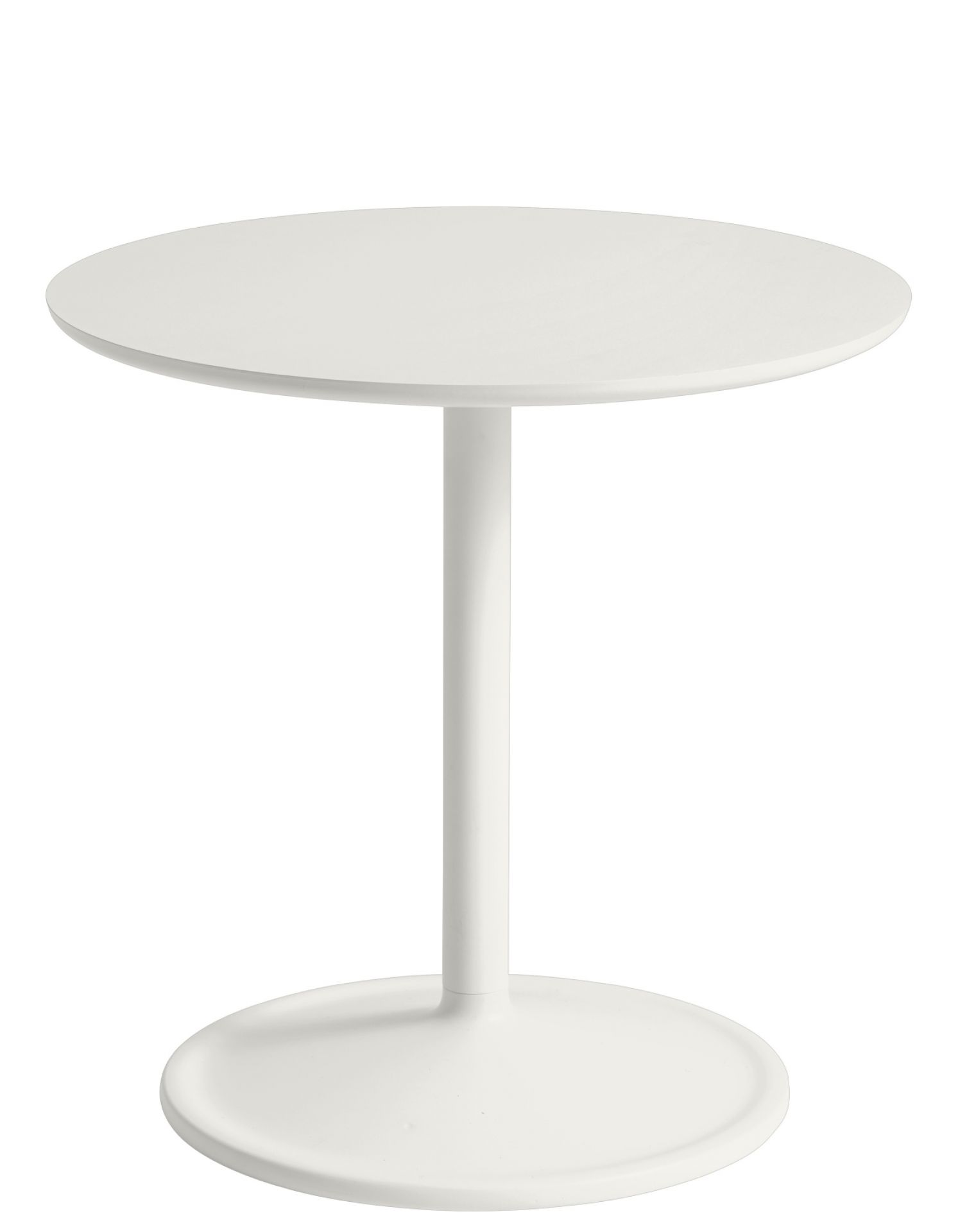 Weißer Muuto Soft Side Table Beistelltisch mit runder Tischplatte und Fuß, modernes Design für Wohnzimmer.