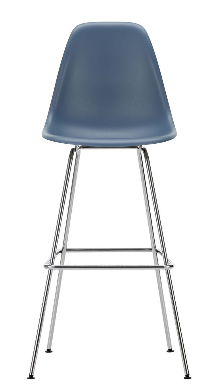 Vitra Eames Plastic Bar Stool in Blau mit verchromtem Gestell, moderner Hocker für die Bar.