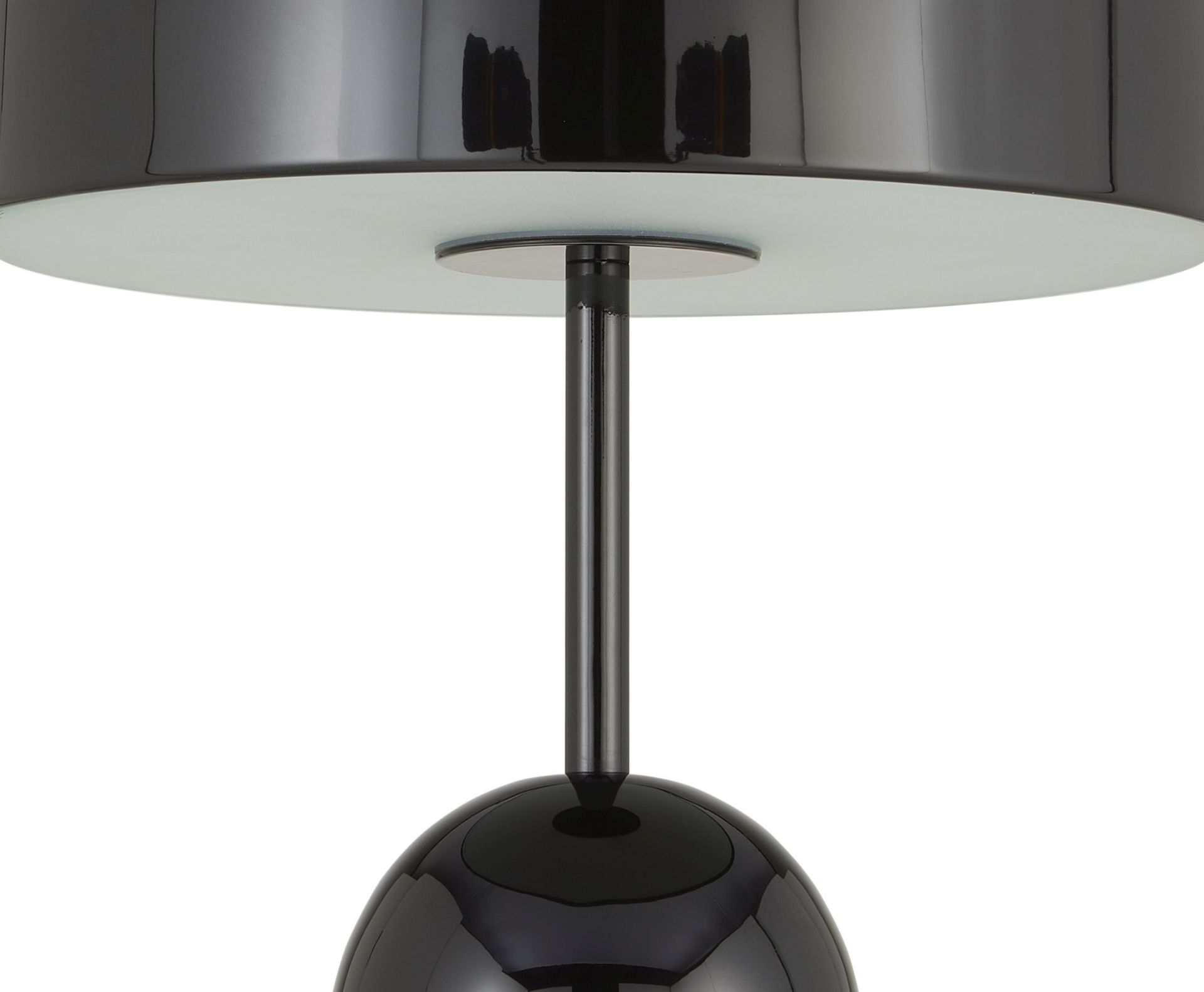 Detailaufnahme der schwarzen Bell Tischleuchte von Tom Dixon mit LED-Beleuchtung.