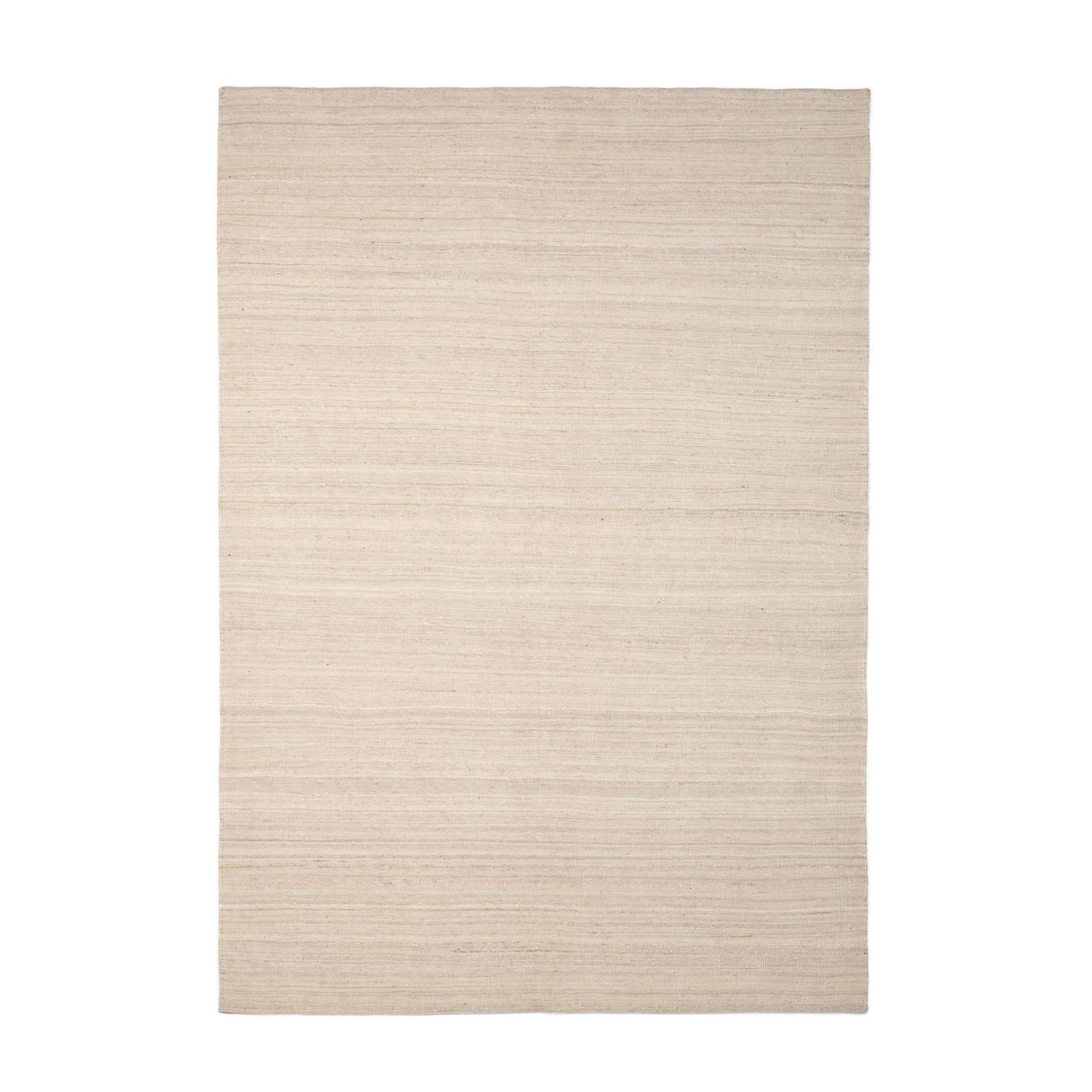 Beiger Ethnicraft Sand Nomad Kilim Teppich (B 250) mit feiner, horizontaler Webstruktur.