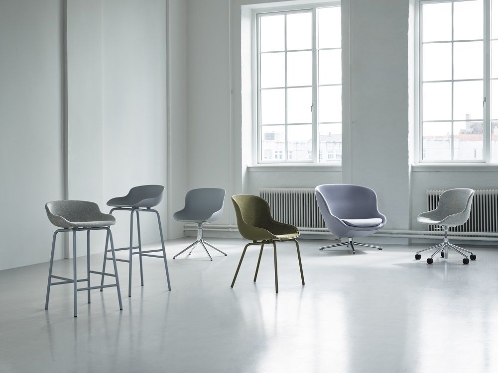 Hyg Lounge Chair Low Swivel Sessel von Normann Copenhagen in verschiedenen Ausführungen und Farben.