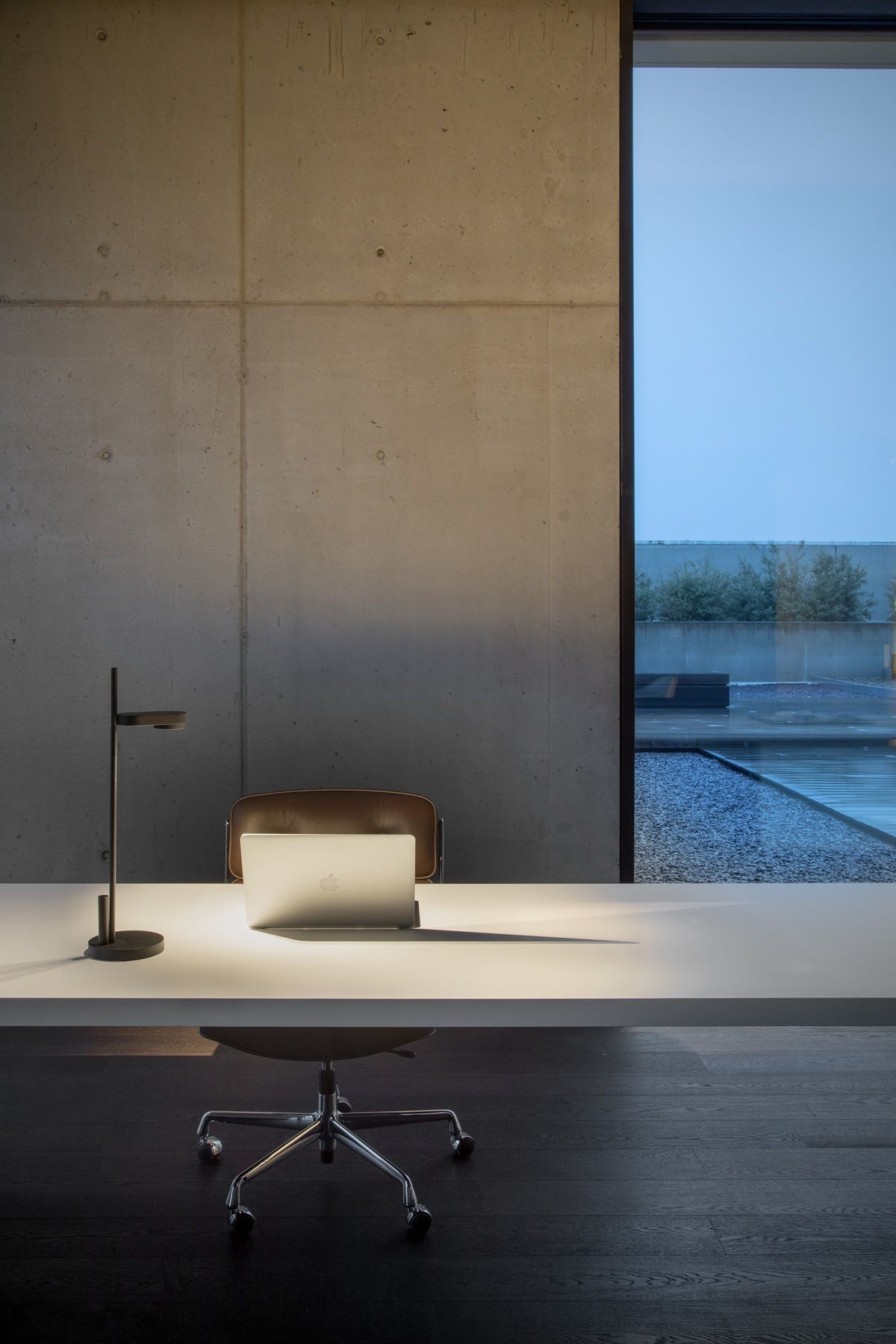 Kido Desk tafellamp met ronde voet Belux