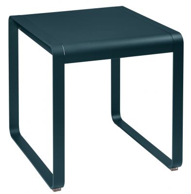 Blauer Bellevie Tisch von Fermob für den Außenbereich, moderner Beistelltisch aus Metall.