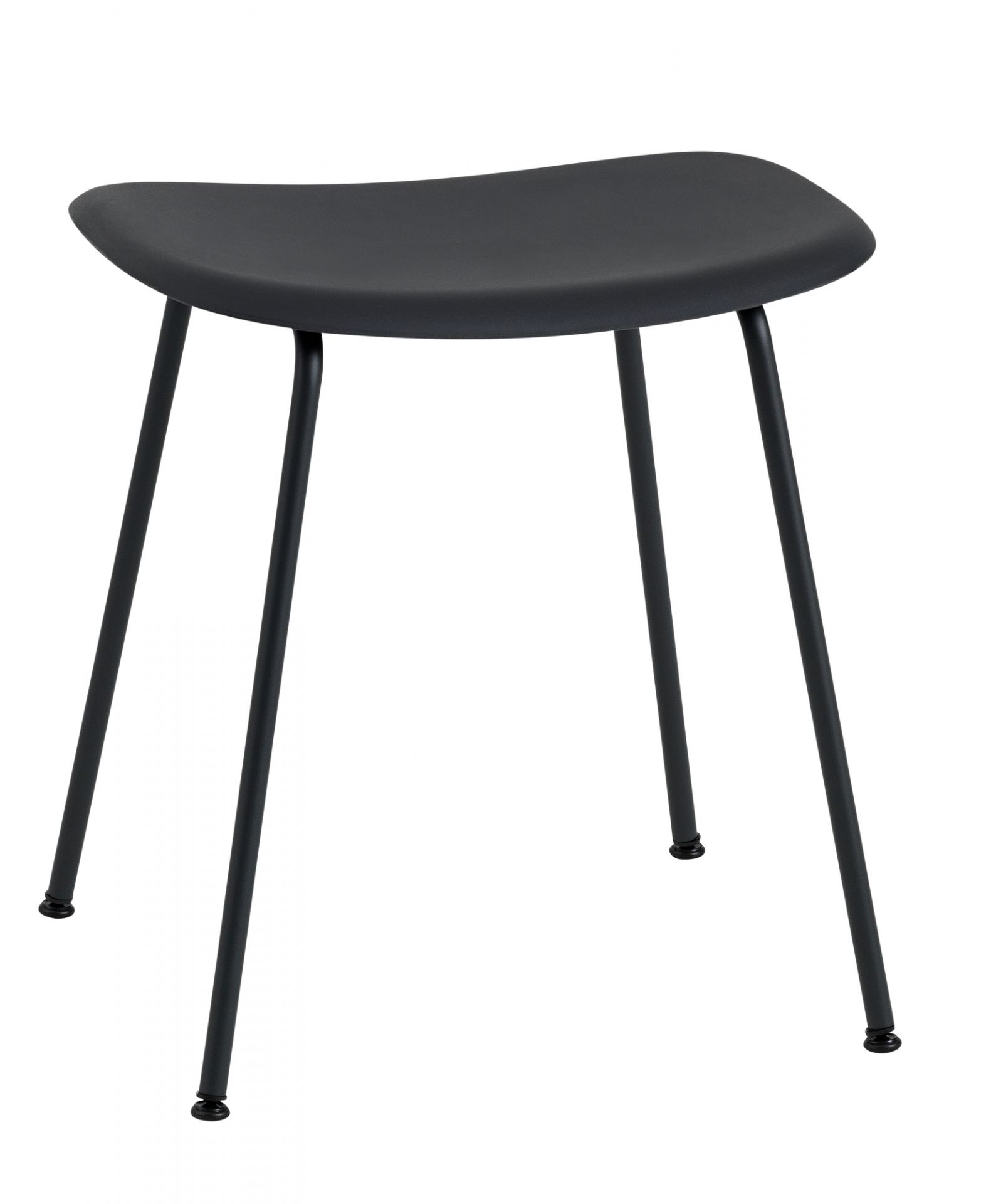 Schwarzer Fiber Stool Hocker von Muuto mit vier Beinen, modernes Design für Wohnzimmer und Küche.
