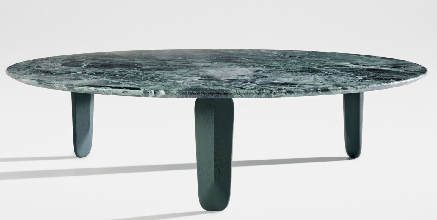Kuyu Marble Couchtisch: Runder Marmortisch mit grüner Maserung und drei stabilen, farblich passenden Beinen.
