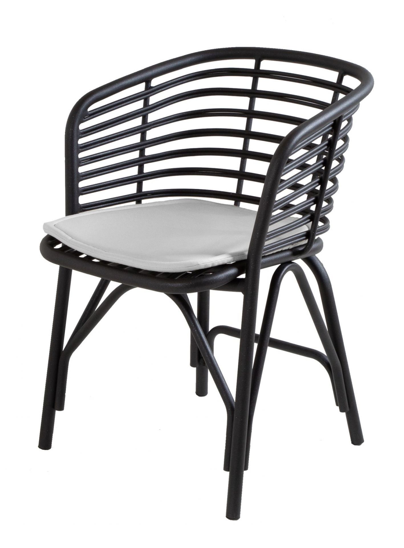 Cane-Line Blend Sessel: Schwarzer Outdoor Sessel mit grauem Sitzkissen für Garten und Terrasse.
