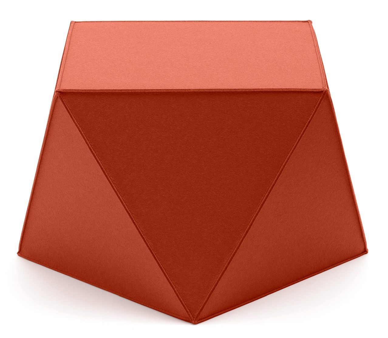 Diamond Sitzmöbel von HEY-SIGN, ein moderner, orangefarbener Hocker in geometrischer Diamantenform, ideal für Wohnzimmer.
