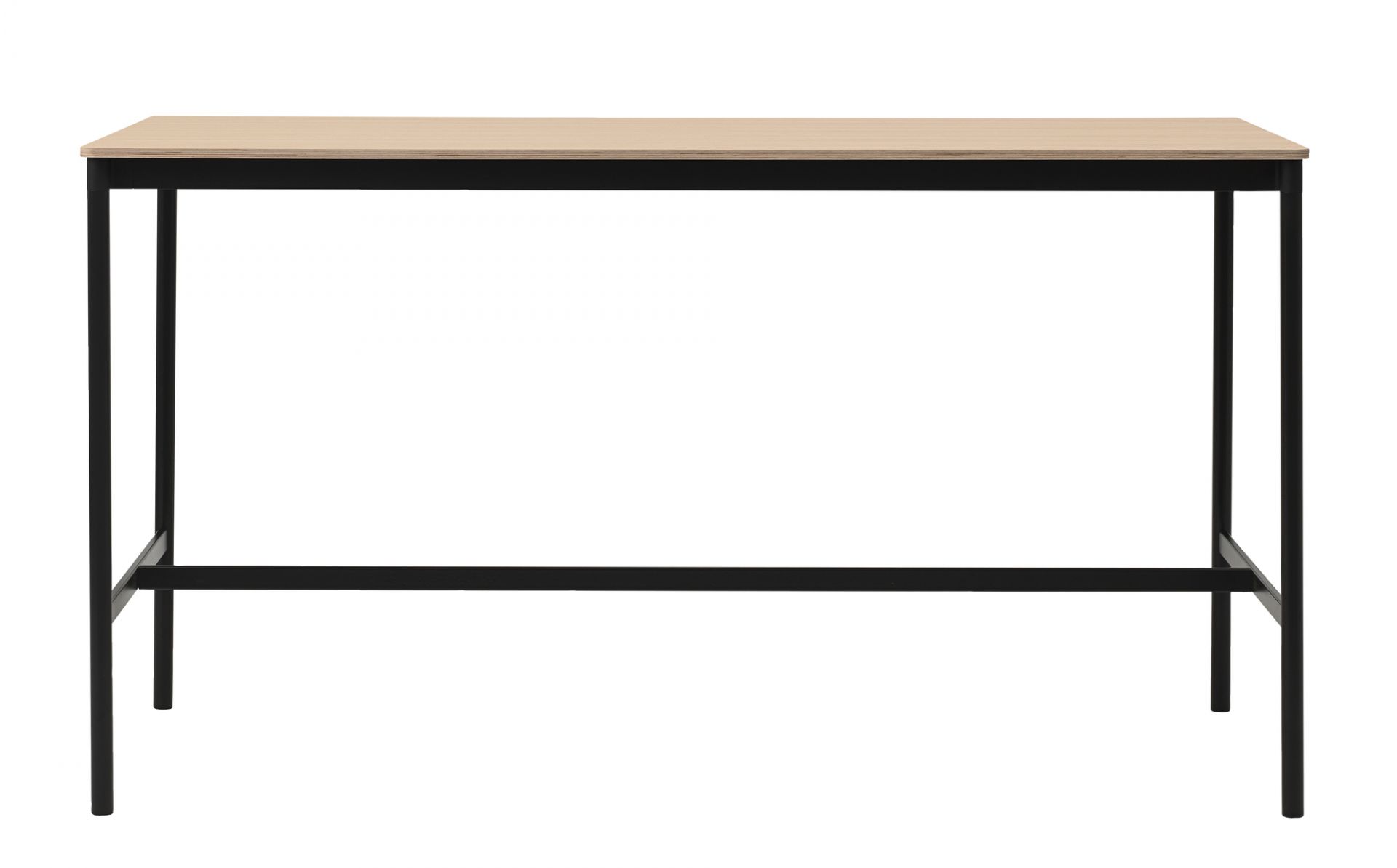 Muuto Base High Table: Stehtisch mit heller Holzplatte und schwarzem Metallgestell.