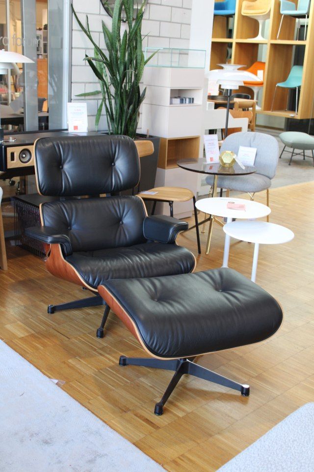 Eames Lounge Chair & Ottoman fauteuil in palissander Vitra TENTOONSTELLINGSSTUK