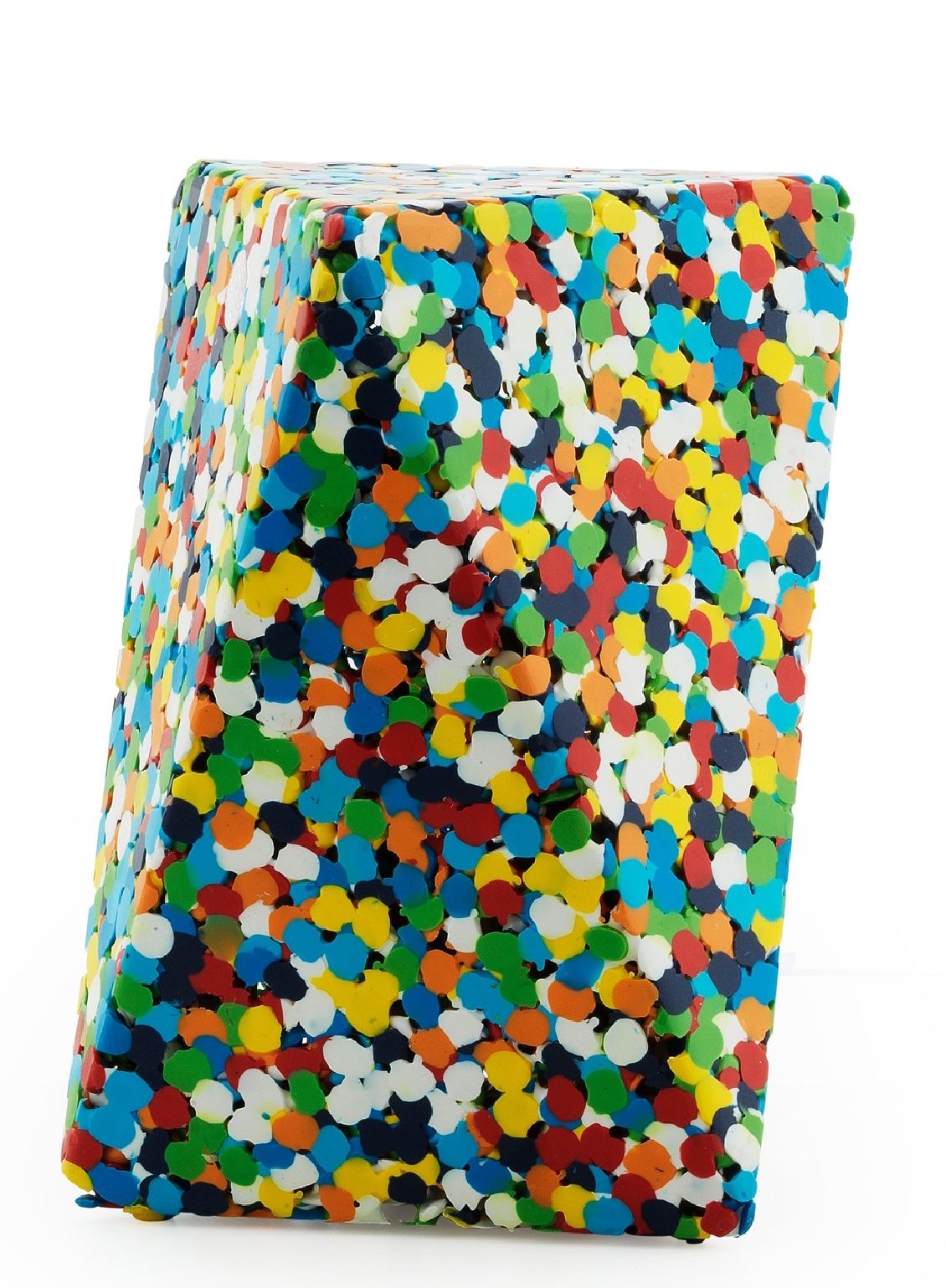 Delta Proust Beistelltisch von Normann Copenhagen, Ansicht eines bunten, modernen Hockers mit Farbtupfen.