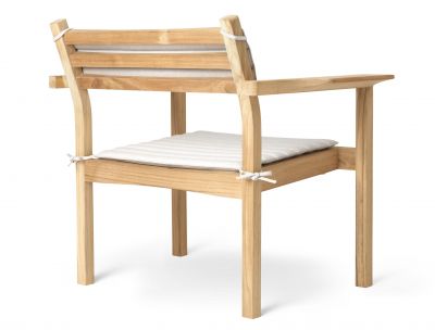 CU AH601S Sitzkissen für Carl Hansen AH601 Stuhl Outdoor, helles Polster mit Bindebändern.
