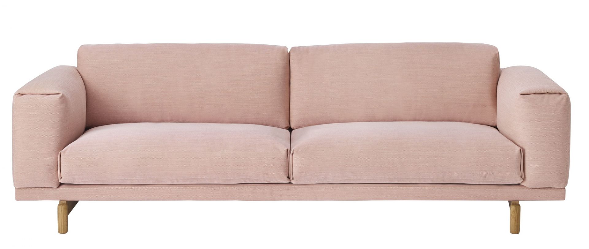 Muuto Rest Sofa 3-Sitzer, modernes, hellrosa Stoffsofa mit minimalistischem Design und hellen Holzfüßen.