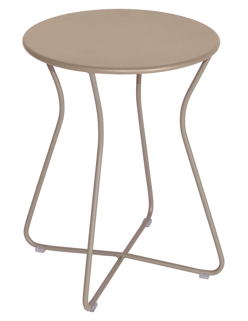 Cocotte Hocker von Fermob für den Außenbereich, aus Metall in Taupe mit runder Sitzfläche.