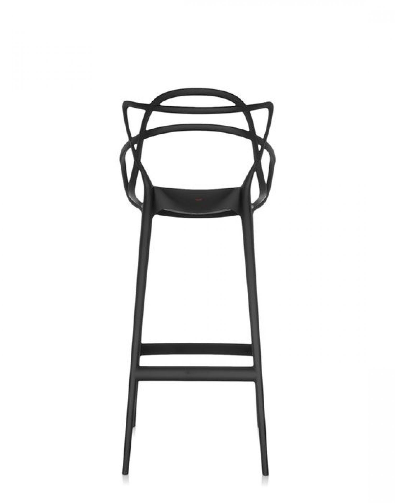 Schwarzer Masters Barhocker von Kartell mit einzigartiger Rückenlehne und minimalistischem Design für moderne Küchen.