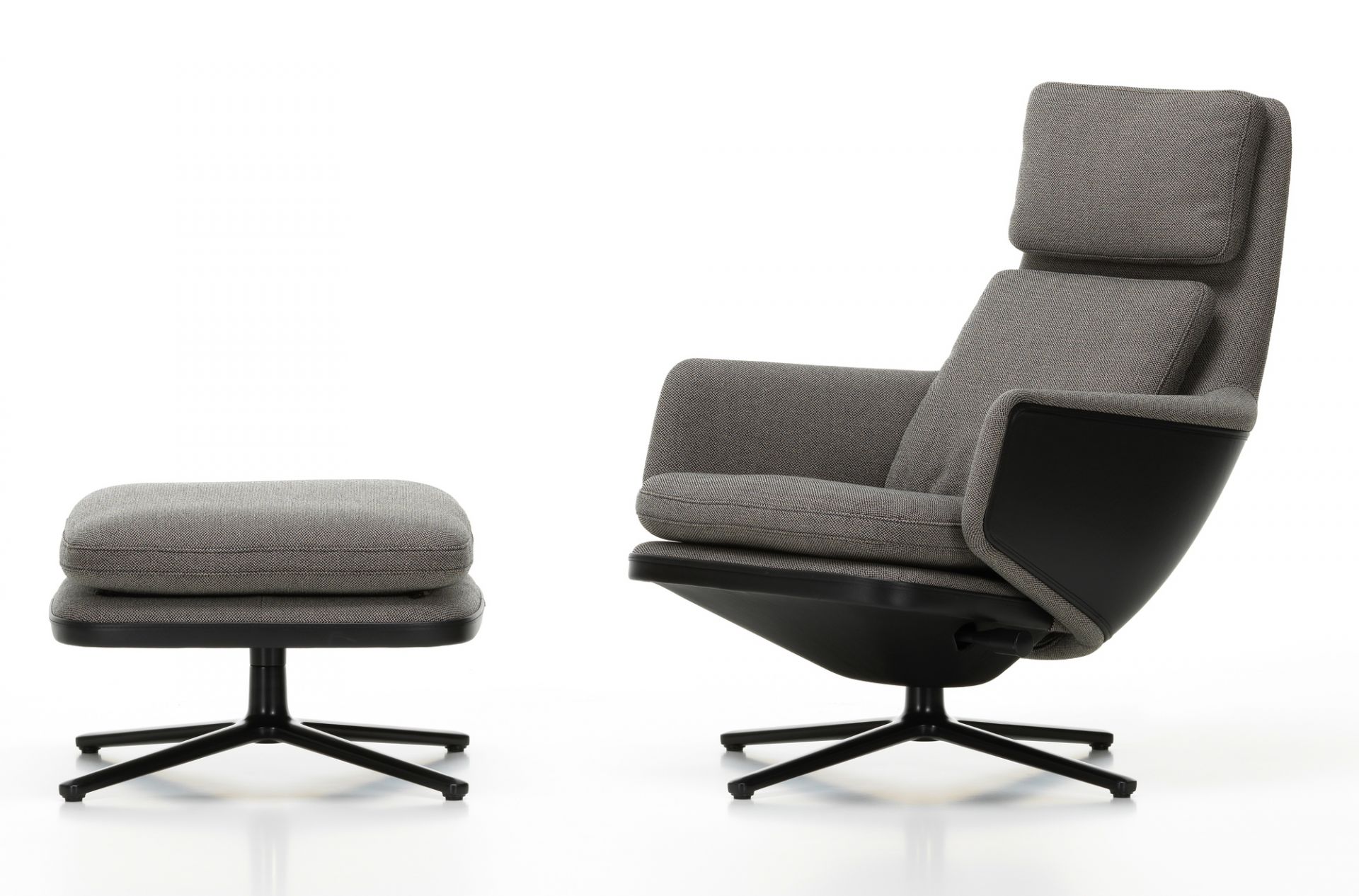 Vitra Grand Relax Sessel mit Ottoman, graues Stoffpolster und schwarzem Fußkreuz, moderne Wohnzimmermöbel.